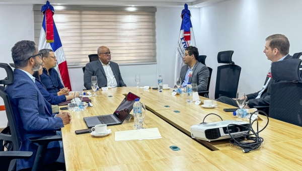 Ejecutivos VP Amazon visitan Director General Promipyme